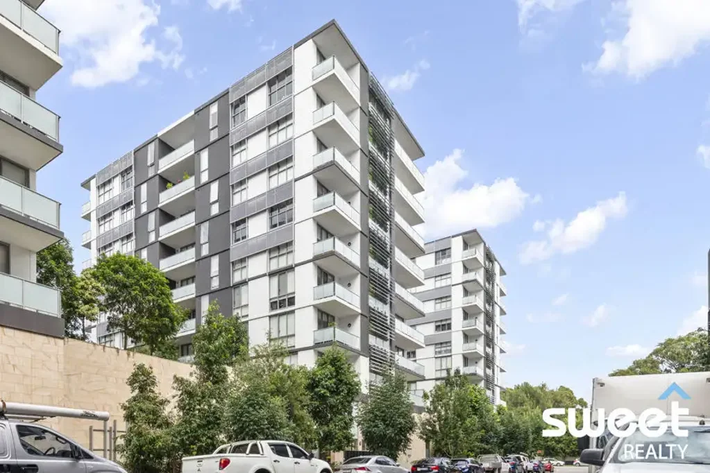 2 Bedroom + Study Apartment with Blue Mountain Vies