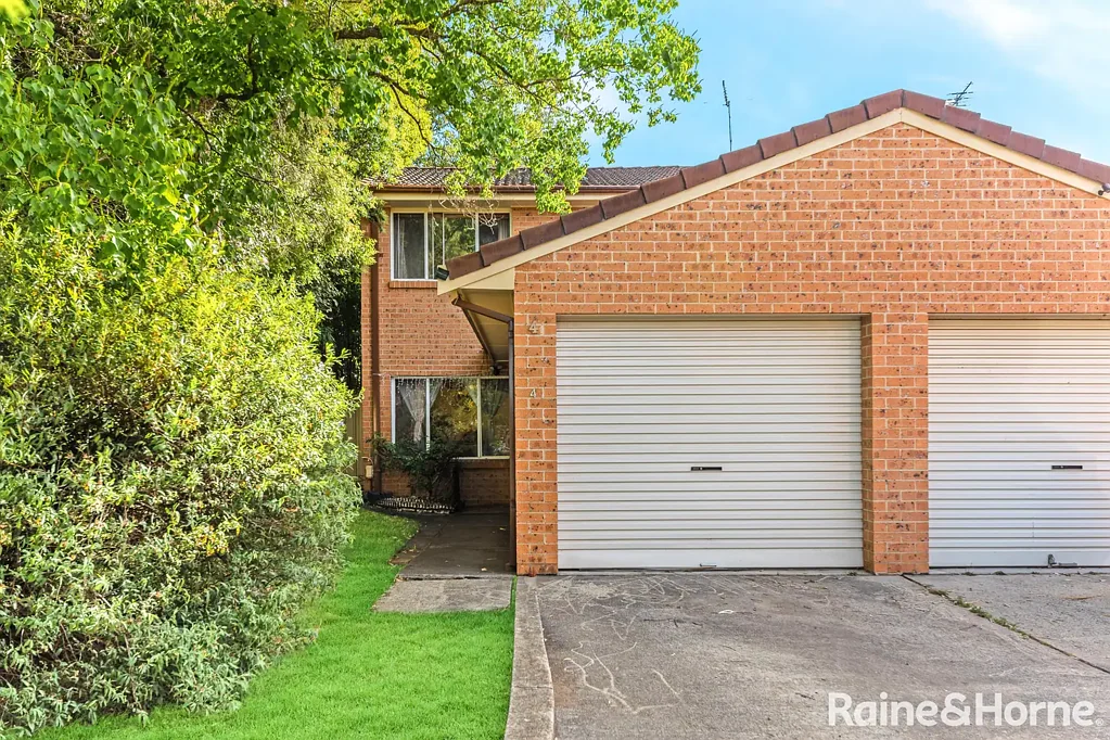 Ingleburn 2房 开放式起居用餐 现代厨房实用 主卧带浴缸 带顶棚户外区 近火车站学校 Woolworths Low-Maintenance Living in a Prime Location