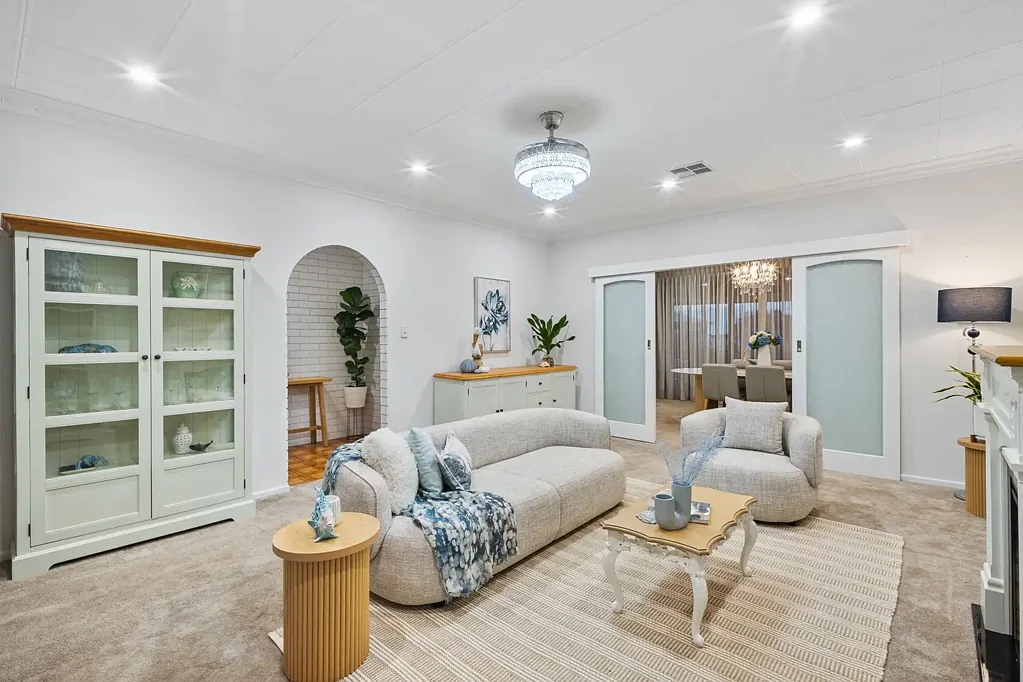 Spearwood 5ห้องนอน Spacious family living with R30 development potential.