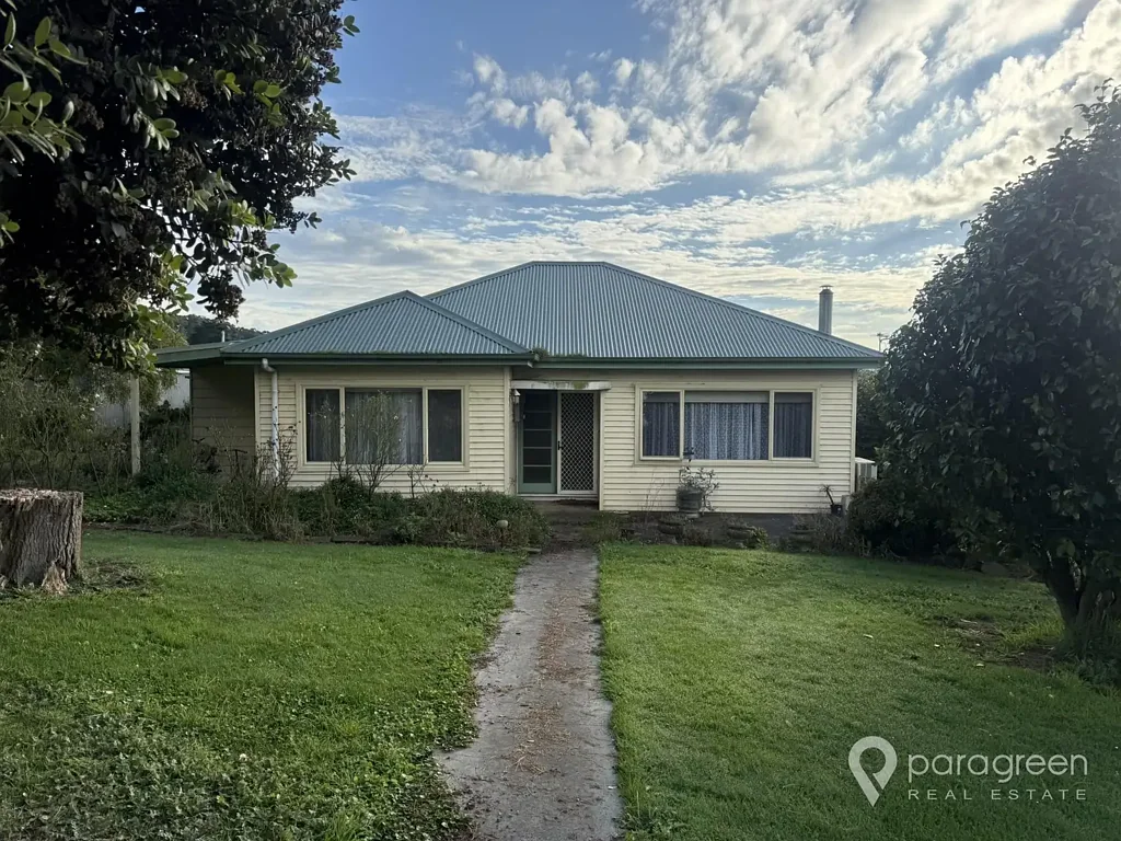 3 BEDROOM COUNTRY HOME IN HAZEL PARK