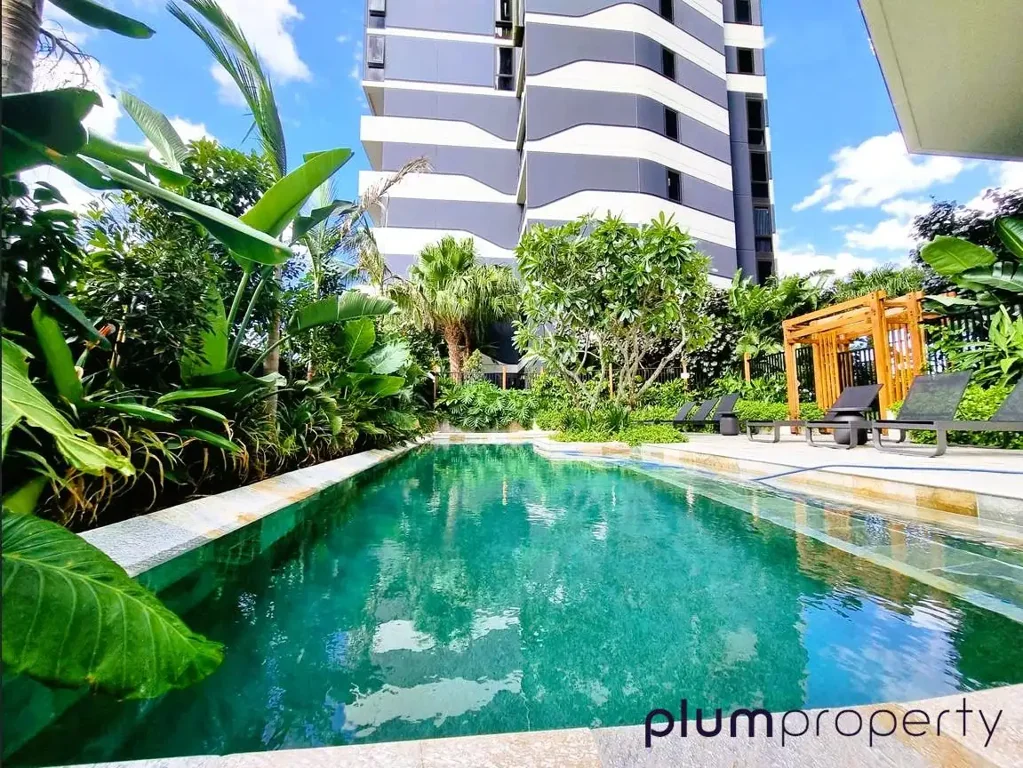 Elegant Urban Retreat offering Lifestyle and Location!