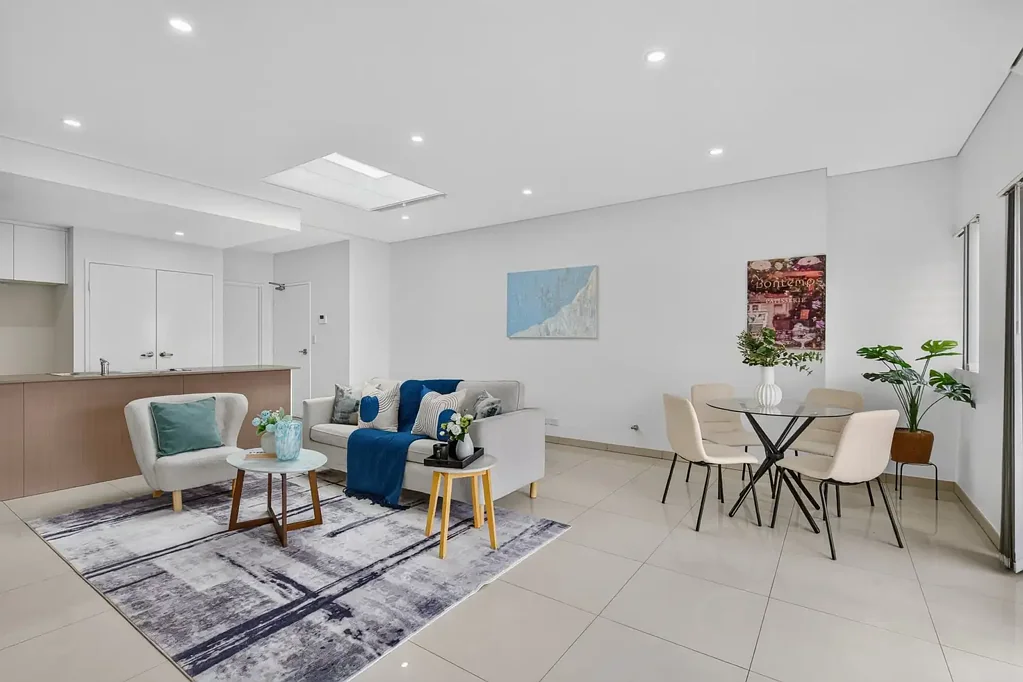 Wentworthville 3Kwarto TOP-FLOOR 3-BEDROOM APARTMENT WITH SUNLIT ENTERTAINING BALCONY AND PRIME CONVENIENCE