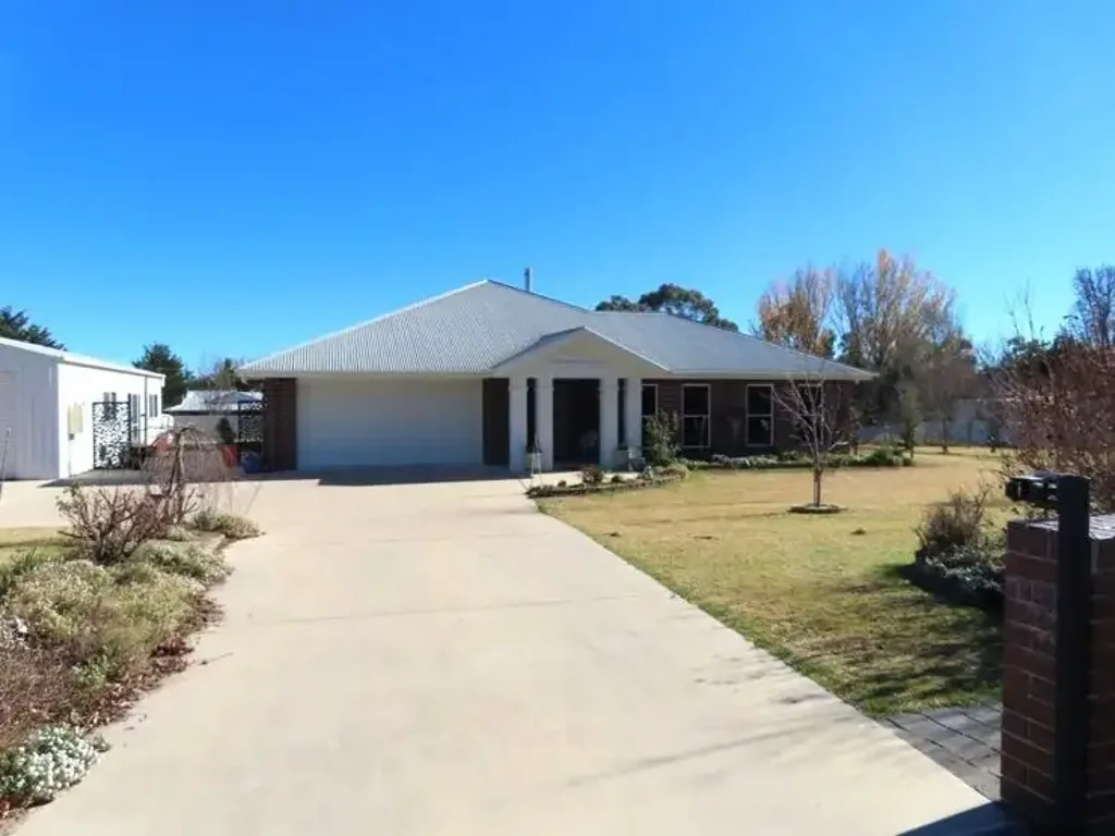 22 Pioneers Parade, Stanthorpe, QLD 4380