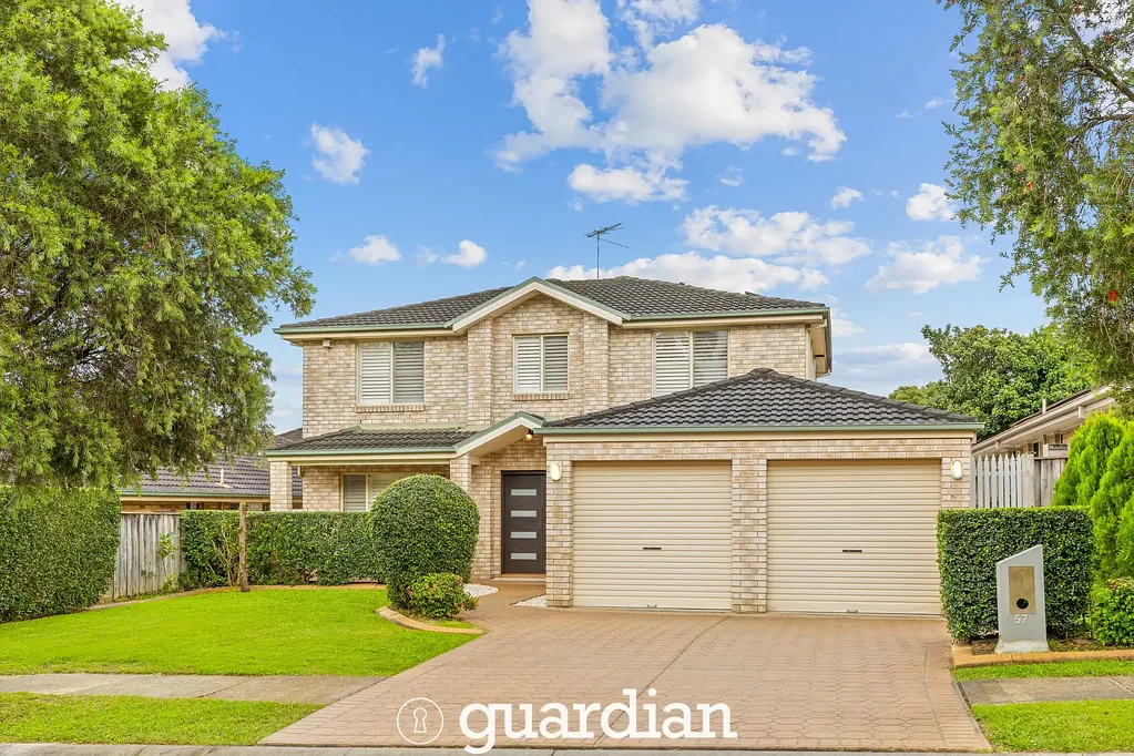 Kellyville 4房 Elizabeth Macarthur Park 地段优越 900米地铁 现代厨房石材台面 四房带书房 北向露台 新装地毯 Renovated Family Home - Walk to Metro