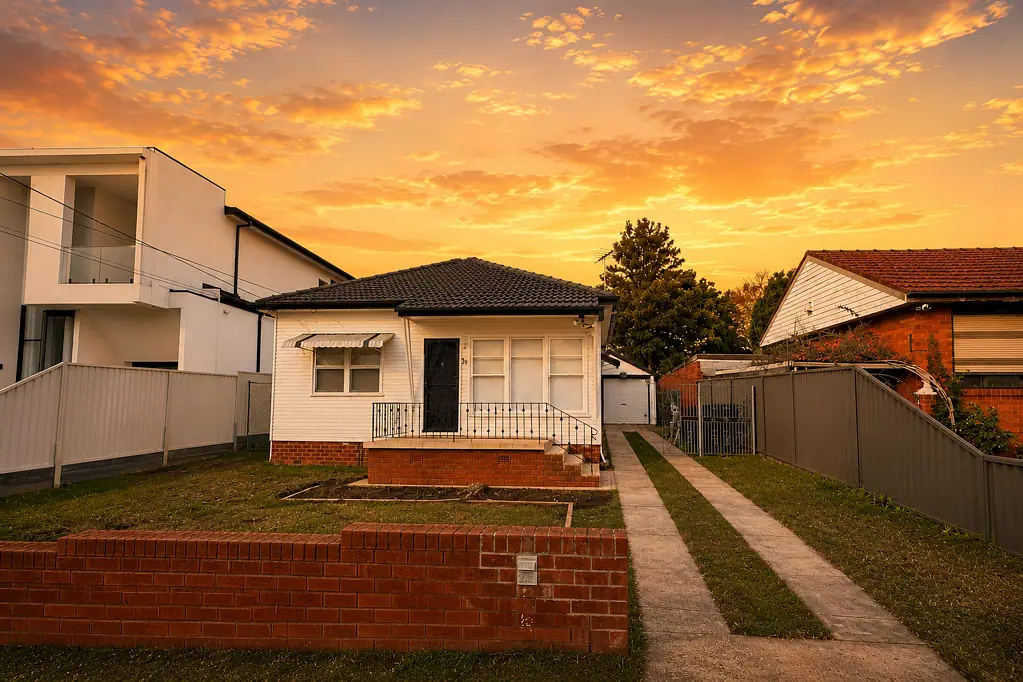 Charming Home in a Convenient Auburn Location!