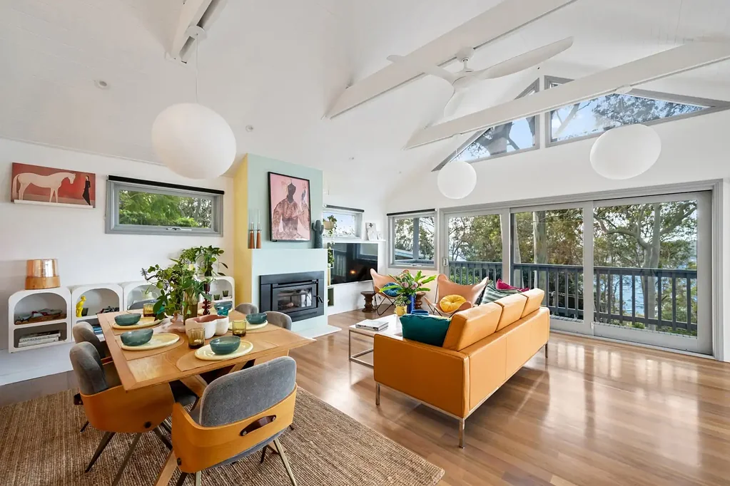 Avalon Beach 4房 西班牙殖民风格与精致 Mid-Century 影响的融合 Spanish Colonial character with a refined Mid-Century influence.