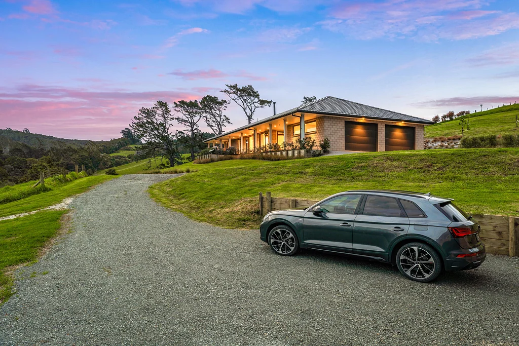 Warkworth 4 Slaapkamer Under $2.5m - Two houses