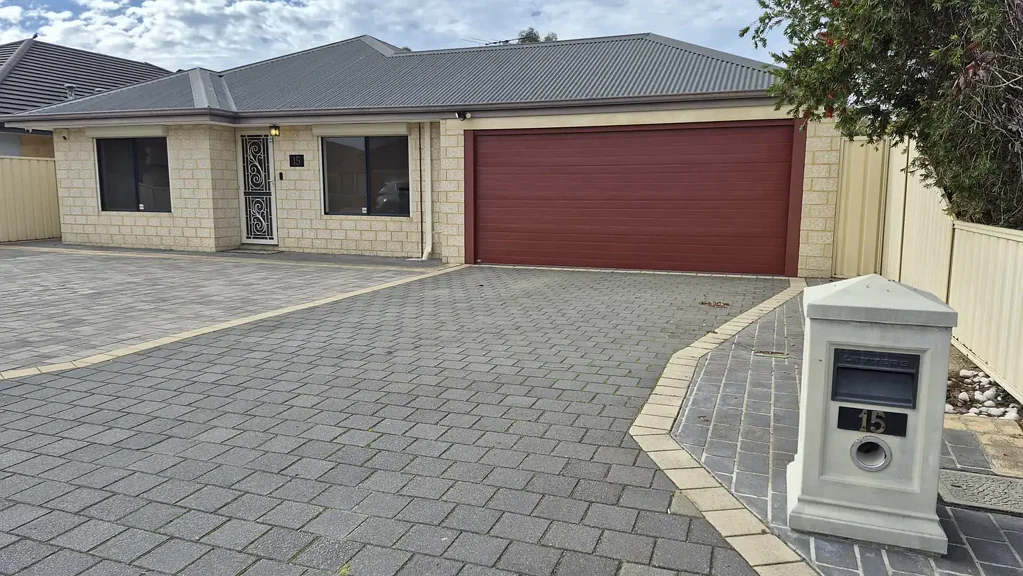 Very Low Maintenence 3 bed 2 bath House