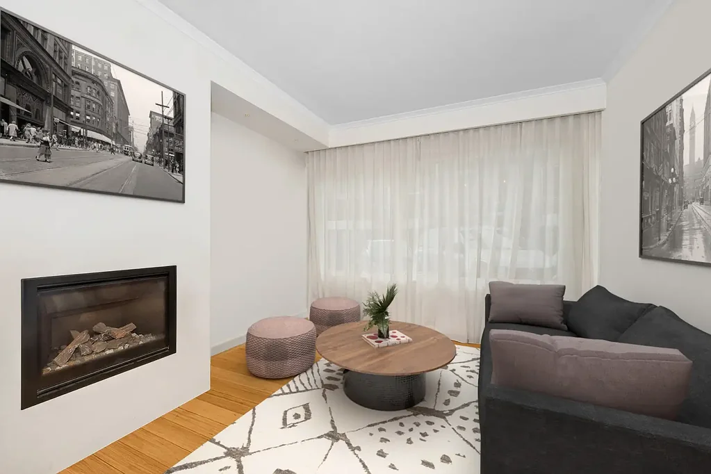 Stylish Apartment with Parking in Elwoods Golden Mile!
