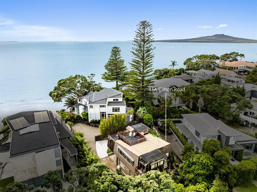 Takapuna 5房  Entry level Clifton Rd – Redevelopment Opportunity