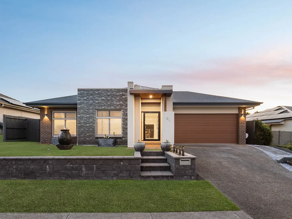 Redbank Plains 4Moenga Exceptional Family Entertainer