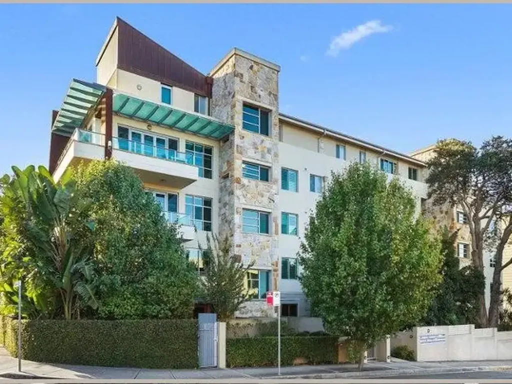Modern Three Bedroom Apartment