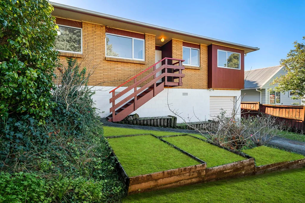 Browns Bay 3બેડરૂમ Entry Level Brick & Tile Home in Rangi Zone
