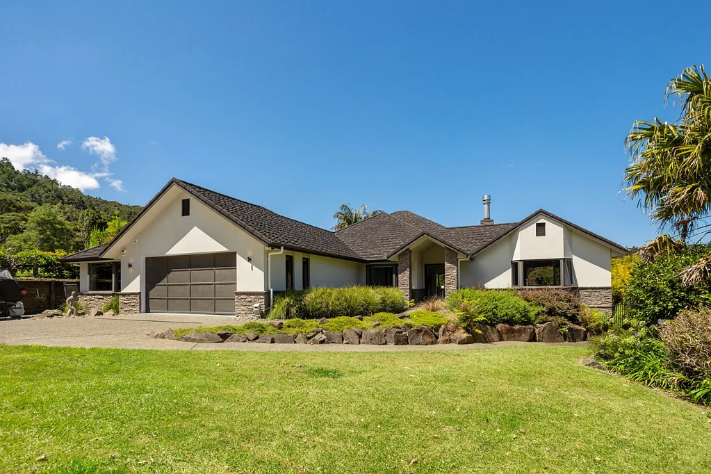 Whitianga 4ห้องนอน Elevated with sea views