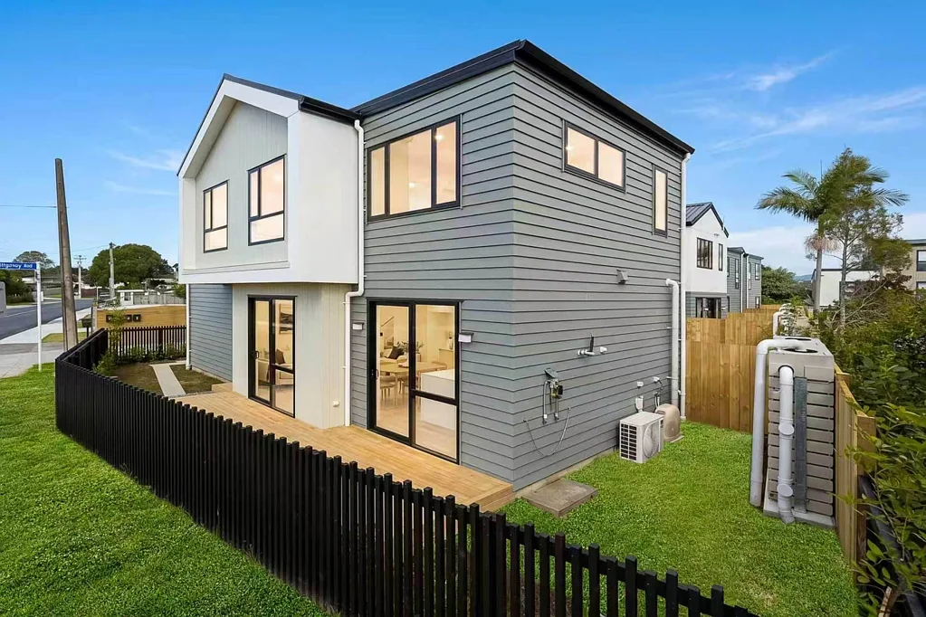 8 Mawney Road, Henderson, Waitakere City, Auckland