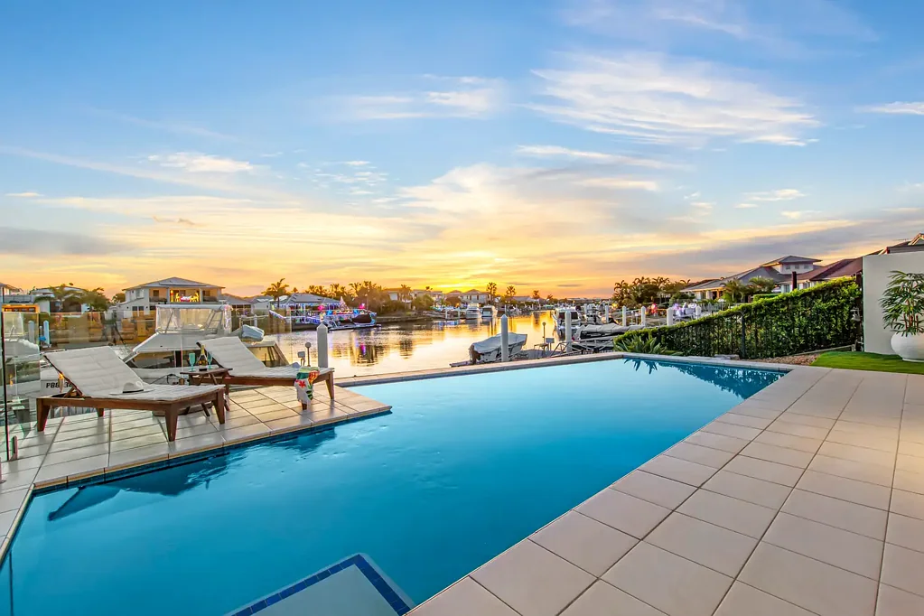 Banksia Beach 4Moenga Prime Waterfront Position with Luxury low-set Residence