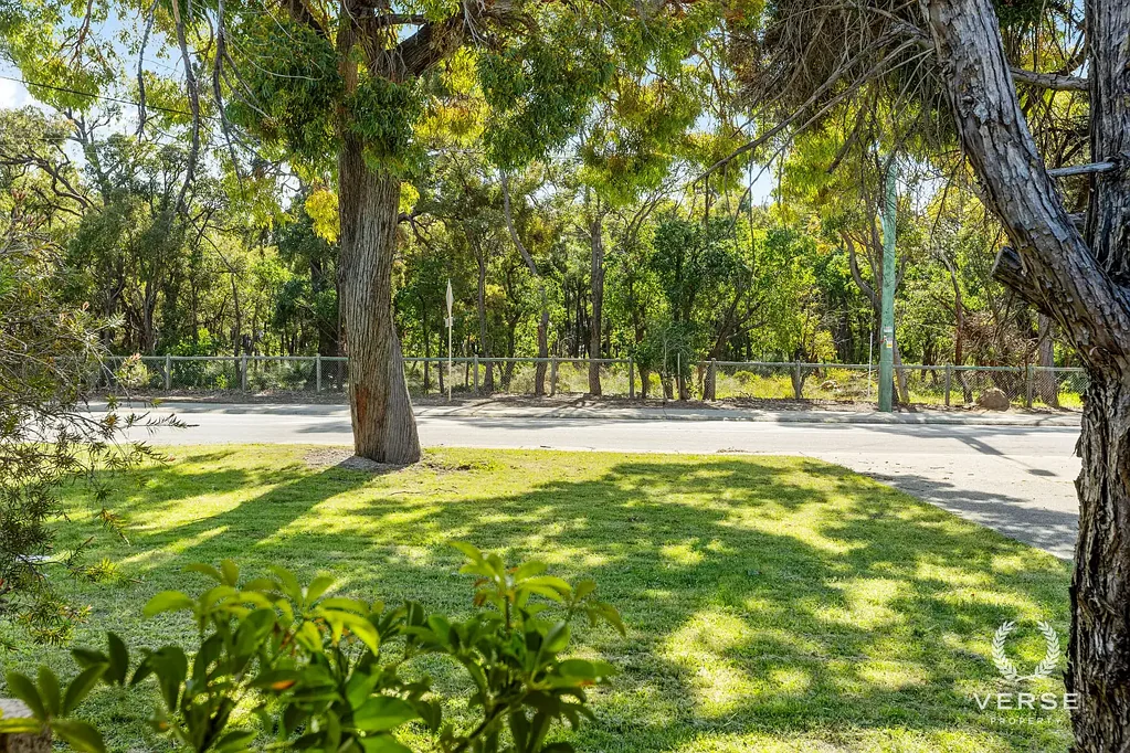 Armadale 3房  Charming & Quaint with added Development Potential !