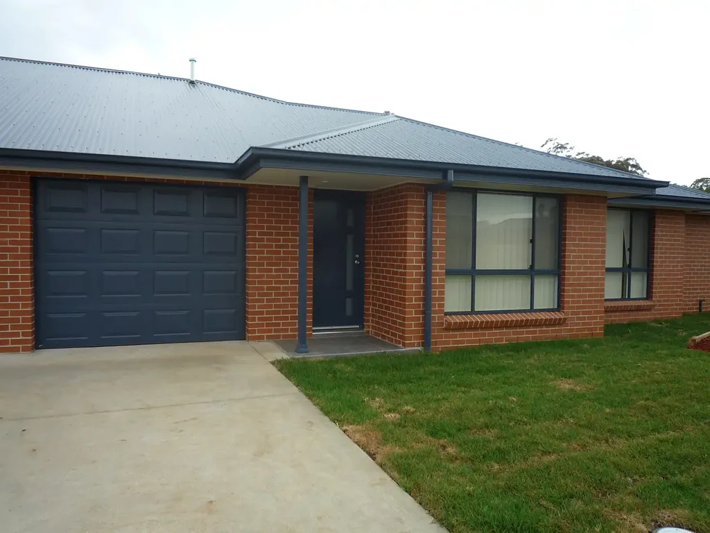 Comfortable Three Bed Duplex in Paterson Gardens Estate