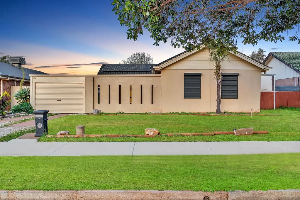 38 St Leonard Crescent, Elizabeth Downs, SA 5113