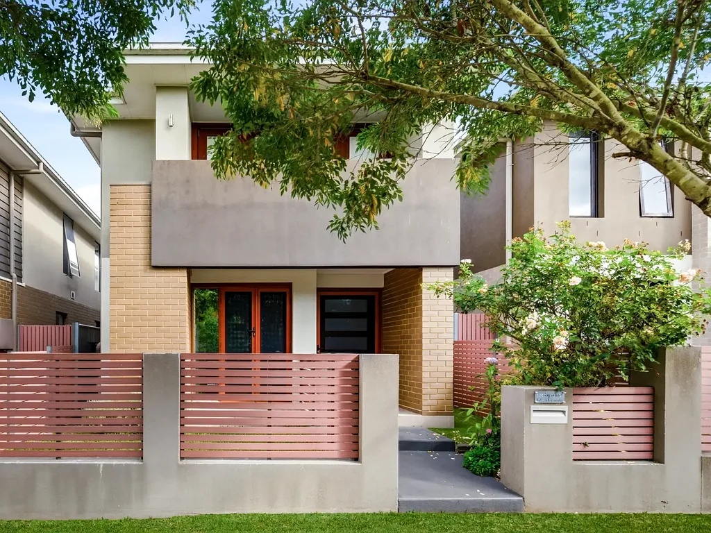Jordan Springs 4 Slaapkamer Modern Family Comfort in Prime Location