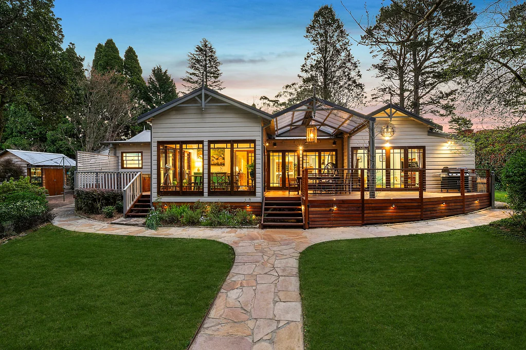 4 Mimosa Avenue, Wentworth Falls, NSW 2782