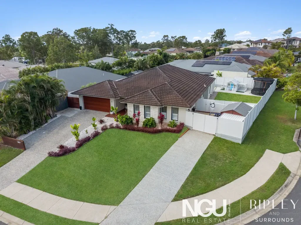 Augustine Heights 5 Bedroom THE HOME EVERYONE WILL WANT TO COME TO