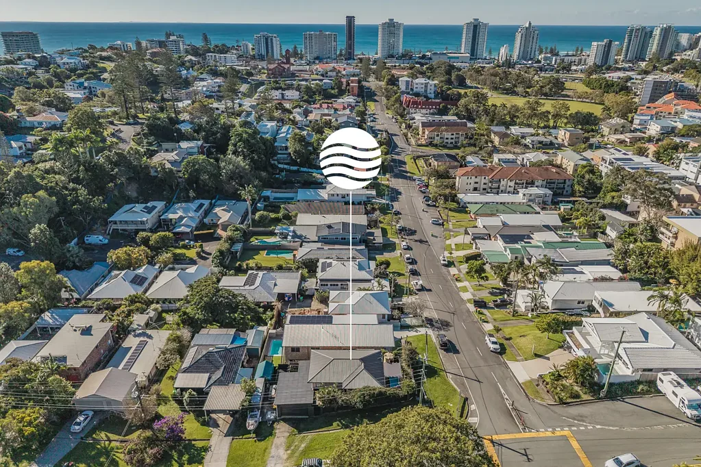 Coolangatta 4房  Rare Beachside Opportunity – Cherished Family Home Offered for the First
Time in Over 20 Years