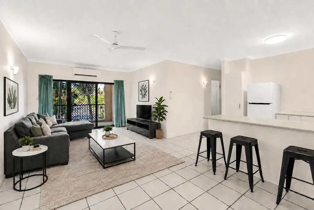 Earlville 2Zimmer THE PERFECT STARTER/INVESTMENT - RESORT-STYLE LIVING IN PRIME LOCATION