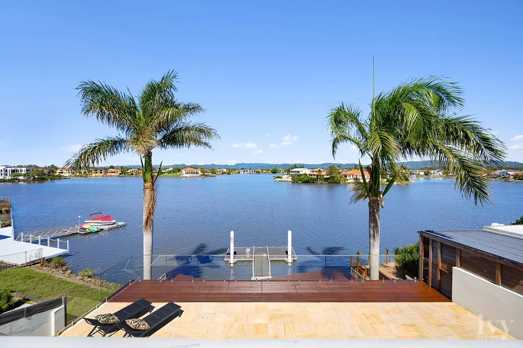 27 San Simeon Drive, Clear Island Waters, QLD 4226