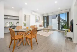 810/10 Aviators Way, Penrith