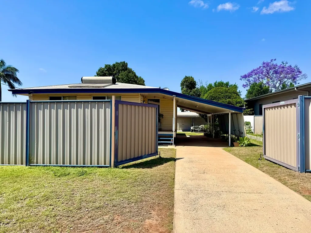 Moranbah 3 Slaapkamer THE ULTIMATE LIFESTYLE HOME – INSIDE AND OUT!