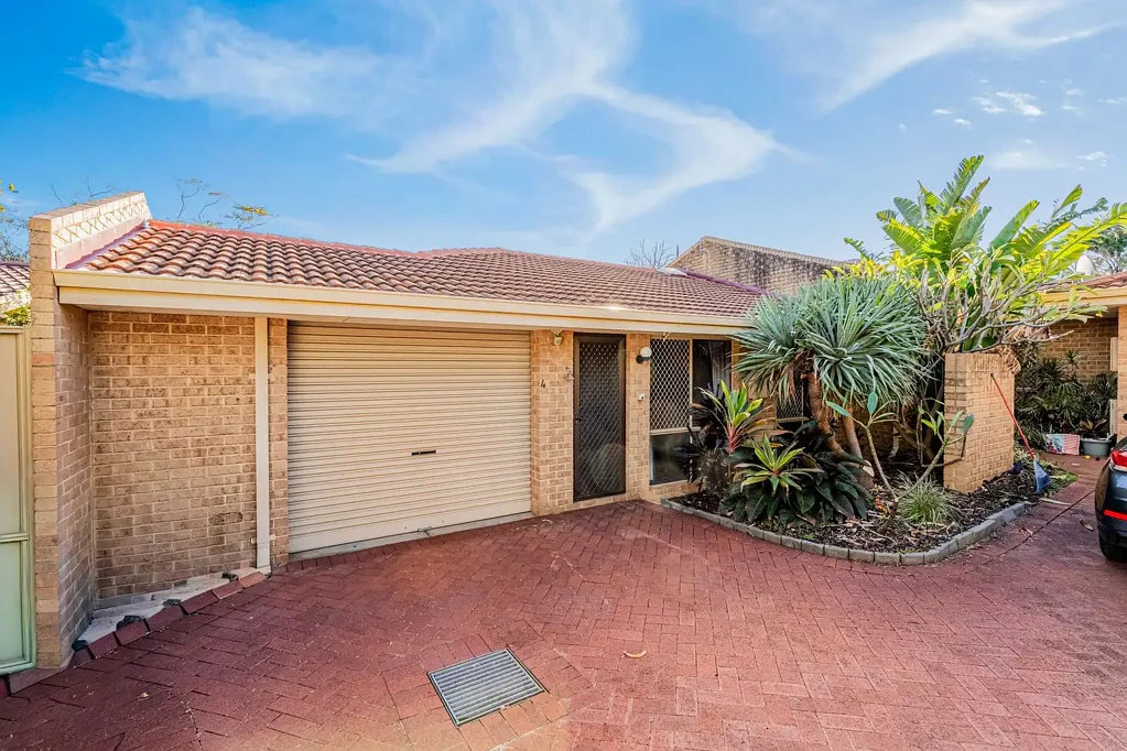 NEATLY PRESENTED VILLA IN PRIVATE REAR POSITION