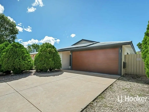 3 Bedroom, 2 Bathroom House in Araluen in a Desirable Locati