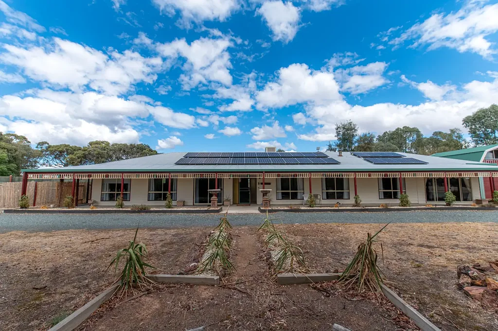 Rushworth Wonderful 20 acre property with huge 5  bedroom home in idyllic rural setting.