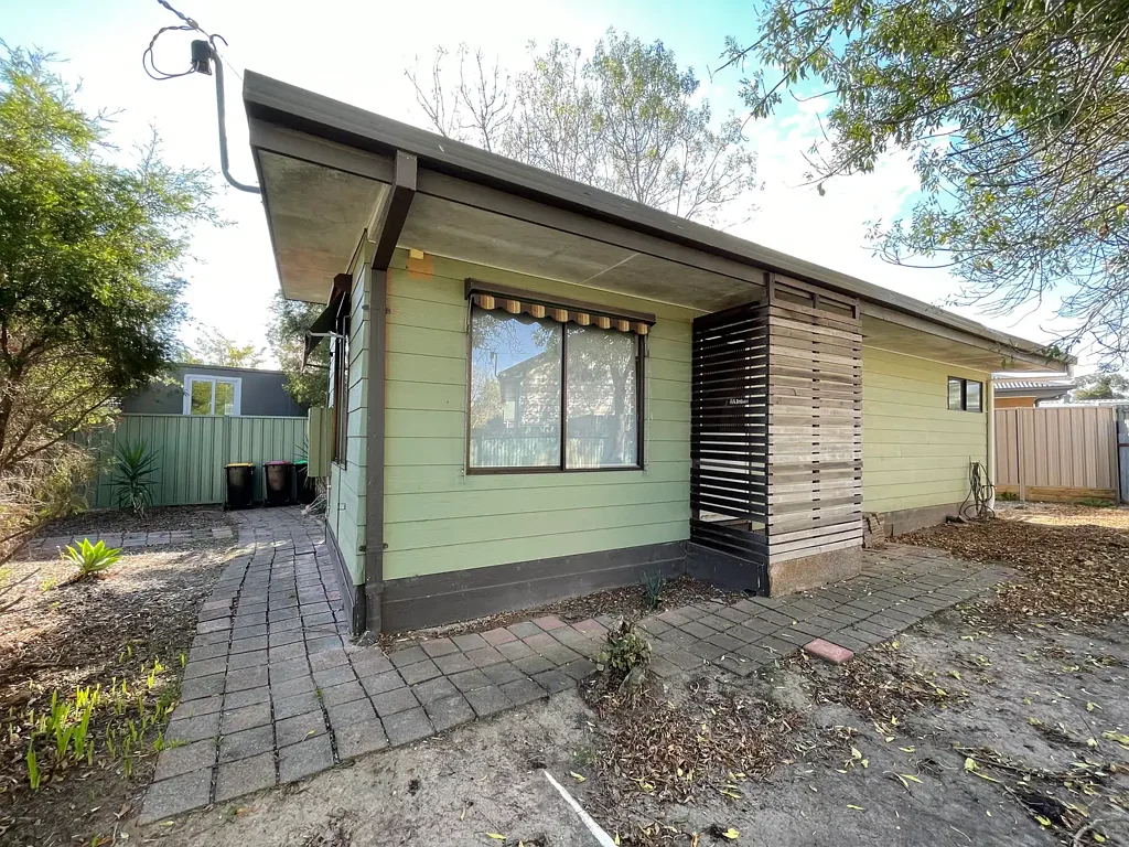 ONE BEDROOM UNIT !