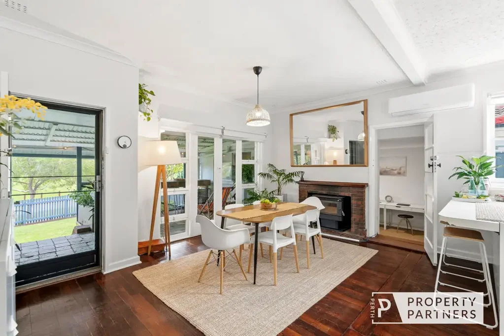 Scarborough 3房  CHARACTER, COMFORT, WALKABILITY & PARKSIDE CHARM