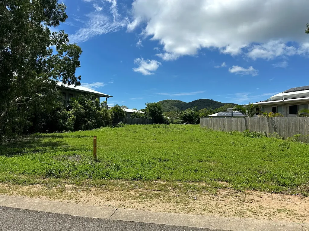 19 Pandanus Dr, Horseshoe Bay, QLD 4819