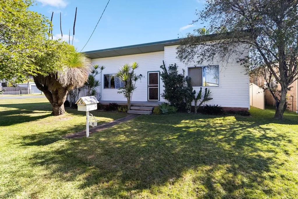 Stuarts Point 4 Bedroom FAMILY HOME ON A LARGE CORNER BLOCK