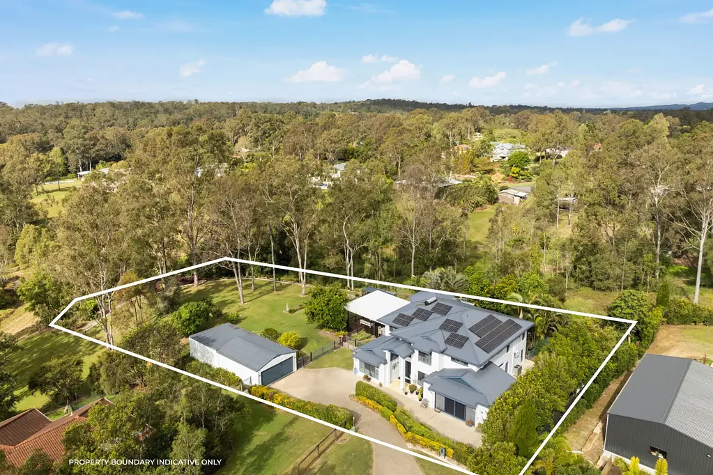 Karalee 6部屋 Expansive family / Dual living home in sought after Riverside Estate