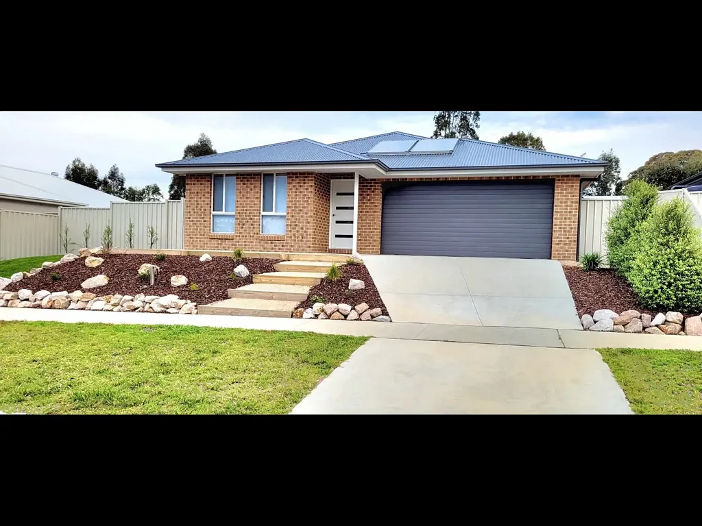 Nicholson 3ਬੈੱਡਰੂਮ As New Custom Design, 3 Bedroom, 2 Bathroom Home In Highly Sought After Area. - Nicholson