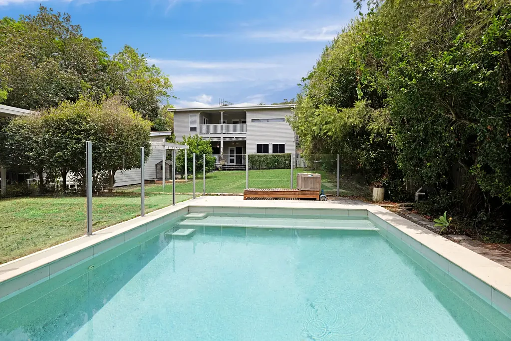 Your West End Retreat - Stunning 5-Bedroom Home with Pool