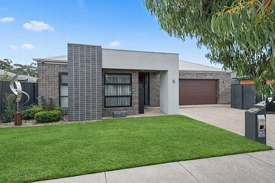Strathfieldsaye 4Zimmer Contemporary Family Living with Space, Style & Standout Pantry
