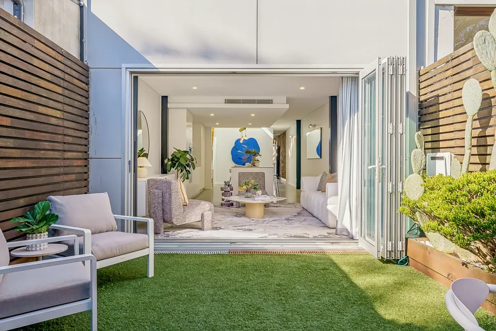 Annandale 3房 设计师联排别墅，别致工业风格 Designer terrace with a sleek industrial edge