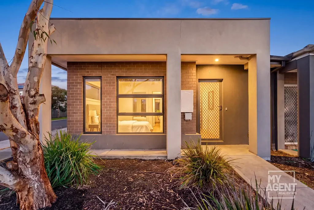 Manor Lakes 4部屋 ***WATCH THE VIDEO TOUR HOSTED BY MATT GILBEE*** Refreshed 4 bedroom family home