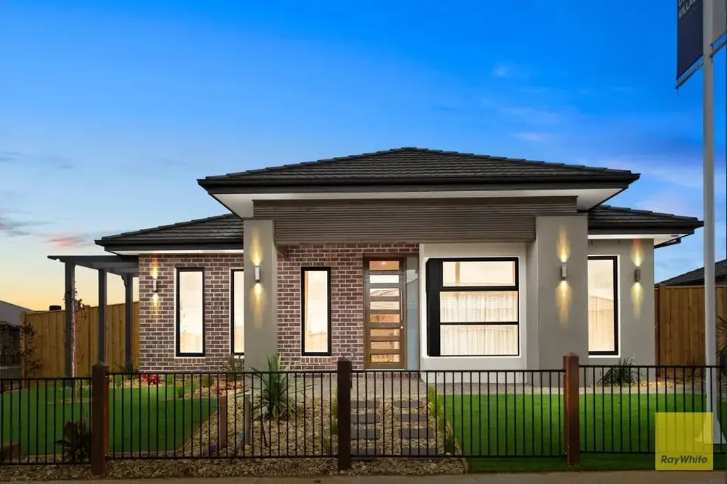 Thornhill Park 4બેડરૂમ Ex-Display upgraded house on a Spacious 590sqm , 30 sqm build approx