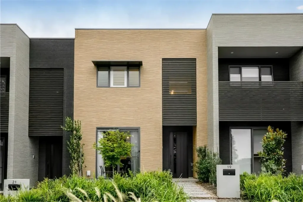 Ultra-Modern Living in Gledswood Hills