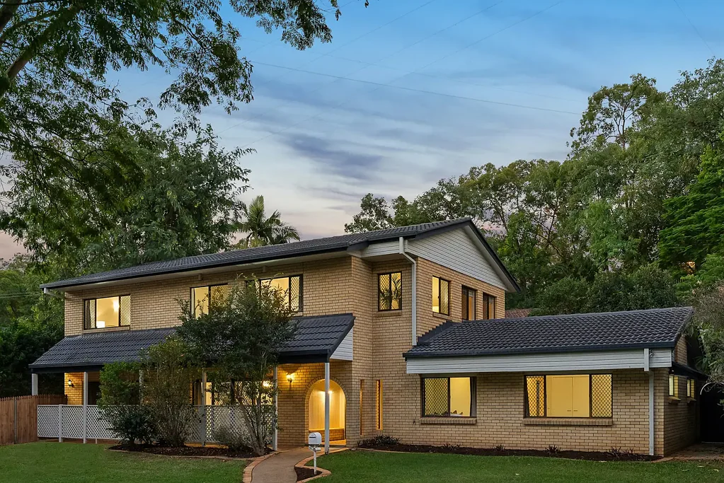 11 Ashburton Street, Chapel Hill, QLD 4069