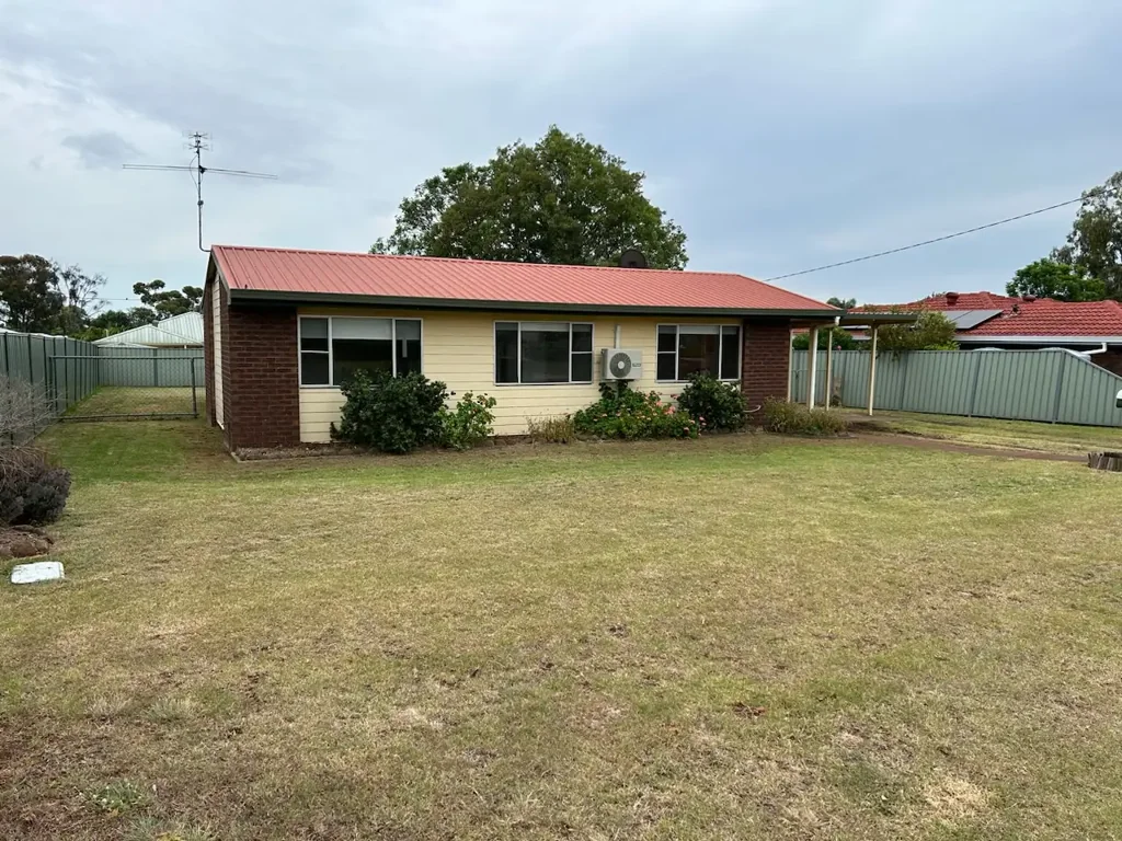 Comfortable Family Living in a Convenient Oakey Location