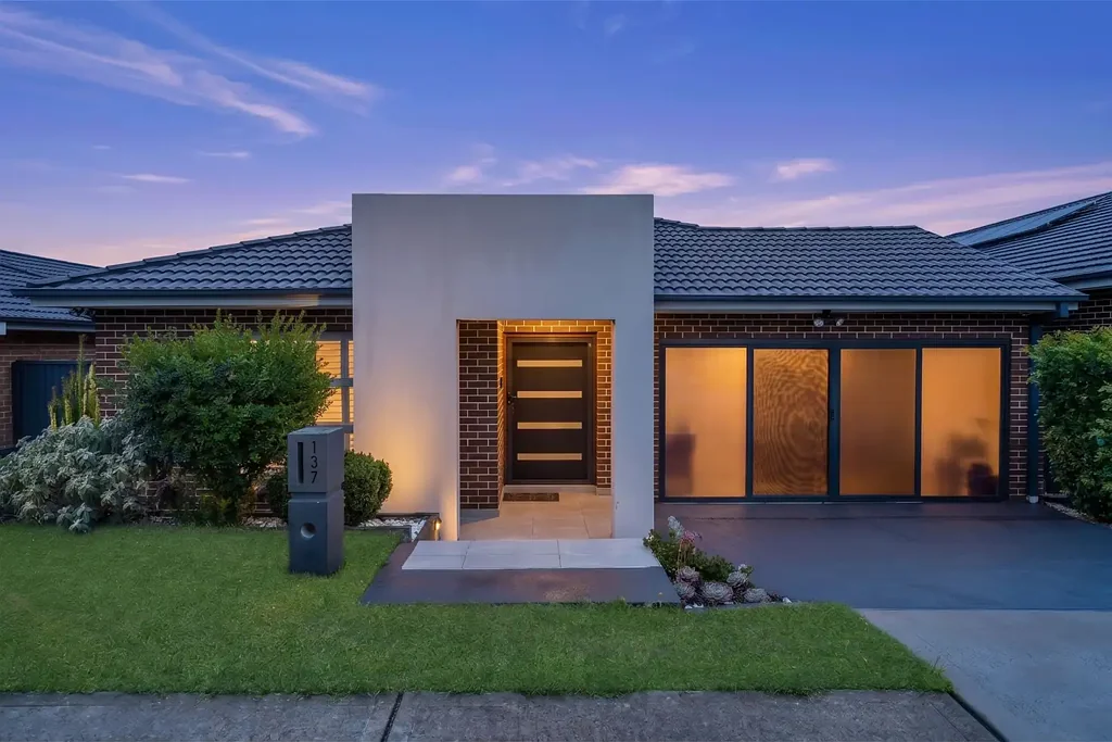 Middleton Grange 4 Bedroom Single Storey Stunner!