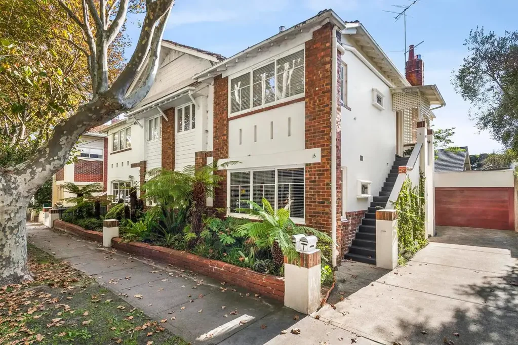 2/16 Tiuna Grove, Elwood, VIC 3184